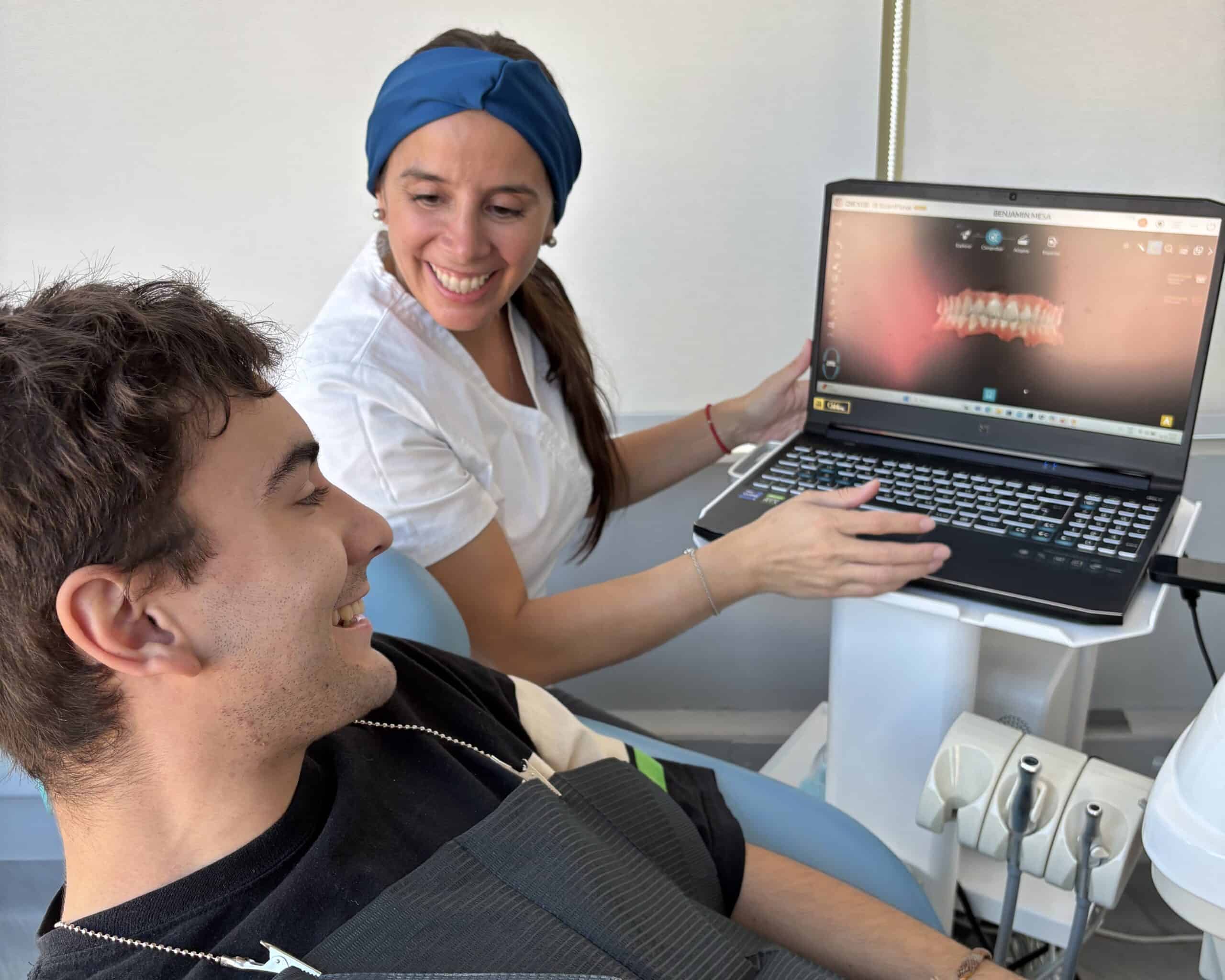 Diagnóstico digital de ortodoncia en Hempel y Mesa, con tecnología avanzada para tratamientos precis.